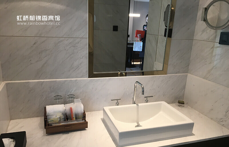全新裝修衛(wèi)生間設(shè)施