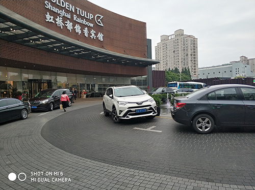 虹橋賓館正門停車場